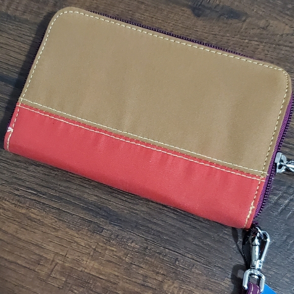 NWT Vera Bradley wristlet - Picture 3 of 4